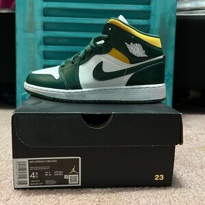 noble green/pollen white nike air jordan 1 mid